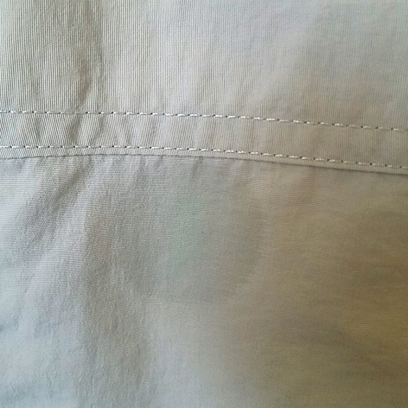 NWT Wrangler Gray casual utility short-sleeve button-down shirt. Men's size M. - Picture 3 of 4